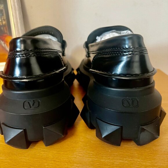 Black Valentino shoe - Picture 3 of 7